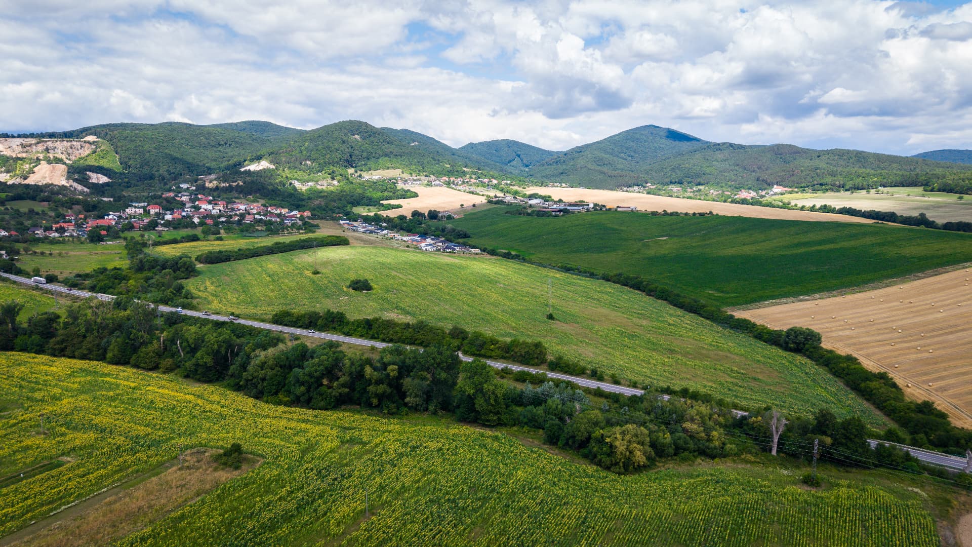 Príroda a cesta v okolí lokality